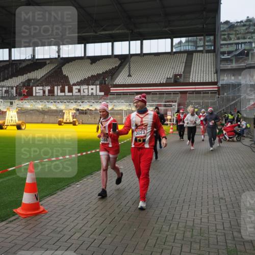 07.12.2025 - St. Pauli X-Mass-Run No. 15 Fabian Wolf http://msf.ph/oto/9421936 07.12.2025 11:48:42 Ziel 616, 732, 1613, 1891, 1911, 1926, 1927, 1966, 1967, 2008, 2075, 2148, 2432, 2717, 2718, 3023, 3388, 3646, 3926, 4134, 4423, 4424, 4426, 4477, 4480 meine-sportfotos.de