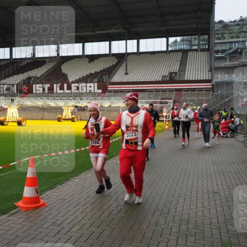 07.12.2025 - St. Pauli X-Mass-Run No. 15 Fabian Wolf http://msf.ph/oto/9421937 07.12.2025 11:48:42 Ziel 616, 732, 1613, 1891, 1911, 1926, 1927, 1966, 1967, 2008, 2075, 2148, 2432, 2717, 2718, 3023, 3388, 3646, 3926, 4134, 4423, 4424, 4426, 4477, 4480 meine-sportfotos.de