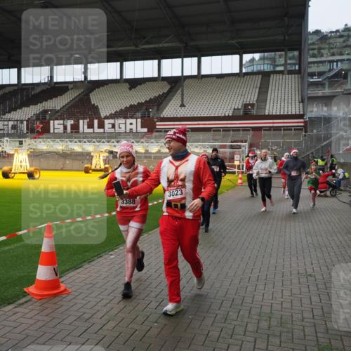 07.12.2025 - St. Pauli X-Mass-Run No. 15 Fabian Wolf http://msf.ph/oto/9421938 07.12.2025 11:48:43 Ziel 616, 732, 1613, 1891, 1911, 1926, 1927, 1966, 1967, 2008, 2075, 2148, 2432, 2717, 2718, 3023, 3388, 3646, 3926, 4134, 4423, 4424, 4426, 4477, 4480 meine-sportfotos.de
