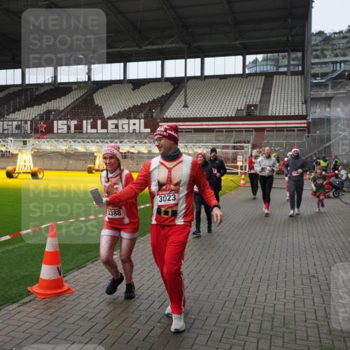 07.12.2025 - St. Pauli X-Mass-Run No. 15 Fabian Wolf http://msf.ph/oto/9421939 07.12.2025 11:48:43 Ziel 616, 732, 1613, 1891, 1911, 1926, 1927, 1966, 1967, 2008, 2075, 2148, 2432, 2717, 2718, 3023, 3388, 3646, 3926, 4134, 4423, 4424, 4426, 4477, 4480 meine-sportfotos.de