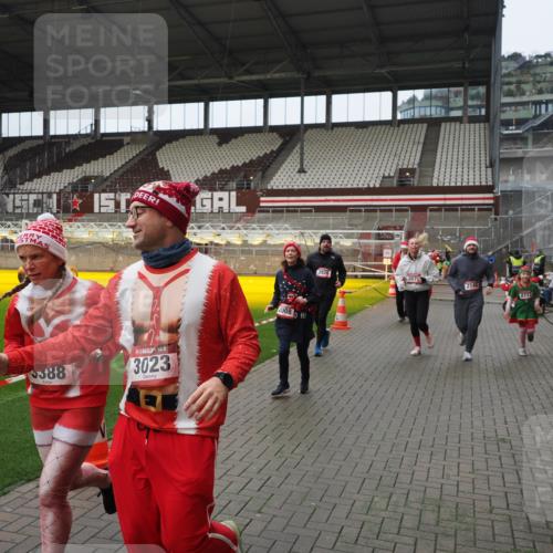 07.12.2025 - St. Pauli X-Mass-Run No. 15 Fabian Wolf http://msf.ph/oto/9421942 07.12.2025 11:48:43 Ziel 616, 732, 1613, 1891, 1911, 1926, 1927, 1966, 1967, 2008, 2075, 2148, 2432, 2717, 2718, 3023, 3388, 3646, 3926, 4134, 4423, 4424, 4426, 4477, 4480 meine-sportfotos.de