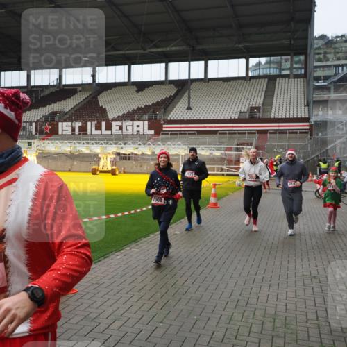 07.12.2025 - St. Pauli X-Mass-Run No. 15 Fabian Wolf http://msf.ph/oto/9421944 07.12.2025 11:48:44 Ziel 732, 1613, 1891, 1911, 1926, 1927, 1966, 1967, 2008, 2075, 2148, 2432, 2717, 2718, 3023, 3388, 3646, 3926, 4134, 4423, 4424, 4426, 4477, 4480 meine-sportfotos.de
