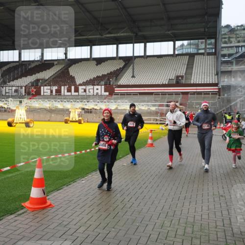 07.12.2025 - St. Pauli X-Mass-Run No. 15 Fabian Wolf http://msf.ph/oto/9421945 07.12.2025 11:48:44 Ziel 732, 1613, 1891, 1911, 1926, 1927, 1966, 1967, 2008, 2075, 2148, 2432, 2717, 2718, 3023, 3388, 3646, 3926, 4134, 4423, 4424, 4426, 4477, 4480 meine-sportfotos.de