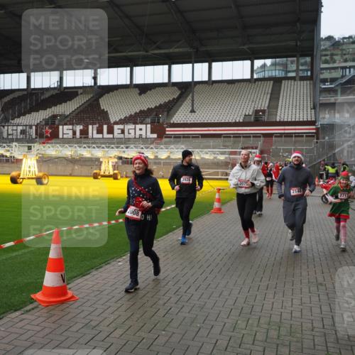 07.12.2025 - St. Pauli X-Mass-Run No. 15 Fabian Wolf http://msf.ph/oto/9421946 07.12.2025 11:48:44 Ziel 732, 1613, 1891, 1911, 1926, 1927, 1966, 1967, 2008, 2075, 2148, 2432, 2717, 2718, 3023, 3388, 3646, 3926, 4134, 4423, 4424, 4426, 4477, 4480 meine-sportfotos.de