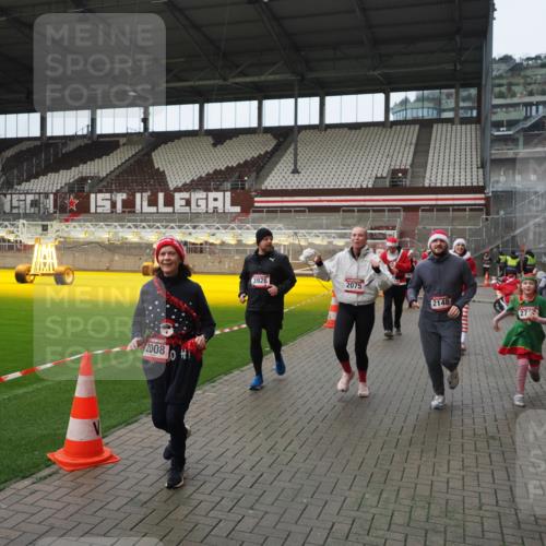 07.12.2025 - St. Pauli X-Mass-Run No. 15 Fabian Wolf http://msf.ph/oto/9421948 07.12.2025 11:48:45 Ziel 1613, 1891, 1911, 1926, 1966, 1967, 2008, 2075, 2148, 2432, 2717, 2718, 3023, 3388, 3646, 3926, 4134, 4423, 4424, 4426, 4477, 4480 meine-sportfotos.de