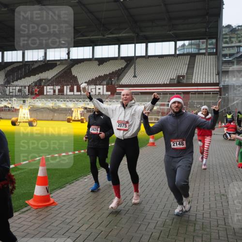 07.12.2025 - St. Pauli X-Mass-Run No. 15 Fabian Wolf http://msf.ph/oto/9421952 07.12.2025 11:48:45 Ziel 1613, 1891, 1911, 1926, 1966, 1967, 2008, 2075, 2148, 2432, 2717, 2718, 3023, 3388, 3646, 3926, 4134, 4423, 4424, 4426, 4477, 4480 meine-sportfotos.de