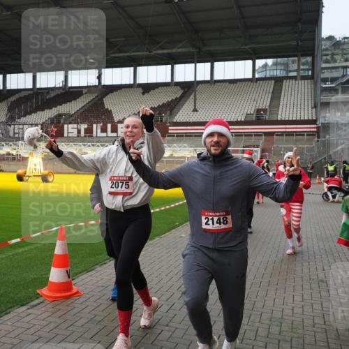 07.12.2025 - St. Pauli X-Mass-Run No. 15 Fabian Wolf http://msf.ph/oto/9421954 07.12.2025 11:48:46 Ziel 1613, 1891, 1911, 1926, 1966, 1967, 2008, 2075, 2148, 2432, 2717, 2718, 3023, 3388, 3646, 3926, 4134, 4423, 4424, 4426, 4477, 4480 meine-sportfotos.de