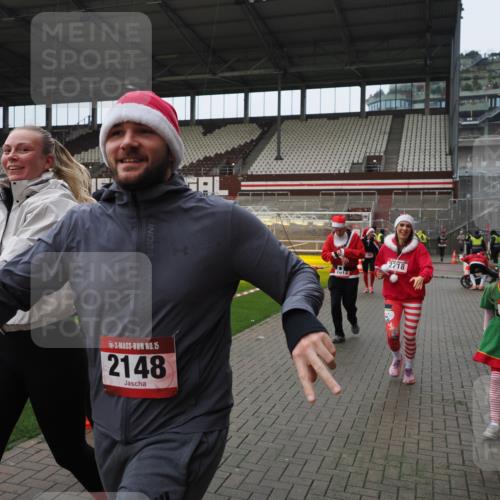 07.12.2025 - St. Pauli X-Mass-Run No. 15 Fabian Wolf http://msf.ph/oto/9421956 07.12.2025 11:48:46 Ziel 1613, 1891, 1911, 1926, 1966, 1967, 2008, 2075, 2148, 2432, 2717, 2718, 3023, 3388, 3646, 3926, 4134, 4423, 4424, 4426, 4477, 4480 meine-sportfotos.de