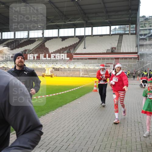 07.12.2025 - St. Pauli X-Mass-Run No. 15 Fabian Wolf http://msf.ph/oto/9421957 07.12.2025 11:48:46 Ziel 1613, 1891, 1911, 1926, 1966, 1967, 2008, 2075, 2148, 2432, 2717, 2718, 3023, 3388, 3646, 3926, 4134, 4423, 4424, 4426, 4477, 4480 meine-sportfotos.de