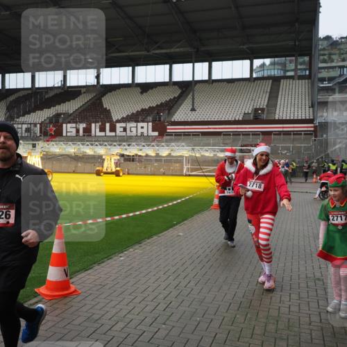 07.12.2025 - St. Pauli X-Mass-Run No. 15 Fabian Wolf http://msf.ph/oto/9421958 07.12.2025 11:48:47 Ziel 1613, 1891, 1911, 1966, 1967, 2008, 2075, 2148, 2717, 2718, 3023, 3388, 3646, 3926, 4134, 4423, 4424, 4426, 4477, 4480 meine-sportfotos.de
