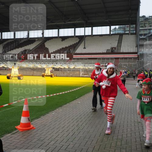 07.12.2025 - St. Pauli X-Mass-Run No. 15 Fabian Wolf http://msf.ph/oto/9421959 07.12.2025 11:48:47 Ziel 1613, 1891, 1911, 1966, 1967, 2008, 2075, 2148, 2717, 2718, 3023, 3388, 3646, 3926, 4134, 4423, 4424, 4426, 4477, 4480 meine-sportfotos.de
