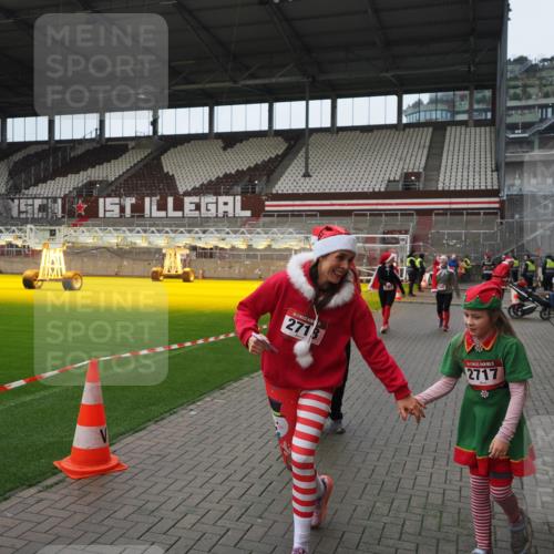 07.12.2025 - St. Pauli X-Mass-Run No. 15 Fabian Wolf http://msf.ph/oto/9421961 07.12.2025 11:48:47 Ziel 1613, 1891, 1911, 1966, 1967, 2008, 2075, 2148, 2717, 2718, 3023, 3388, 3646, 3926, 4134, 4423, 4424, 4426, 4477, 4480 meine-sportfotos.de
