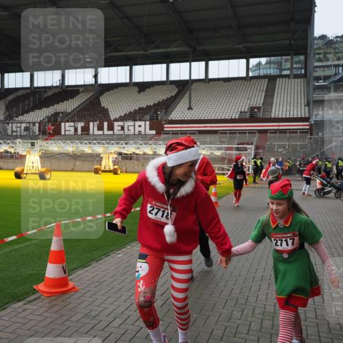 07.12.2025 - St. Pauli X-Mass-Run No. 15 Fabian Wolf http://msf.ph/oto/9421962 07.12.2025 11:48:48 Ziel 1613, 1891, 1911, 1966, 1967, 2008, 2075, 2148, 2717, 2718, 3023, 3388, 3926, 4134 meine-sportfotos.de