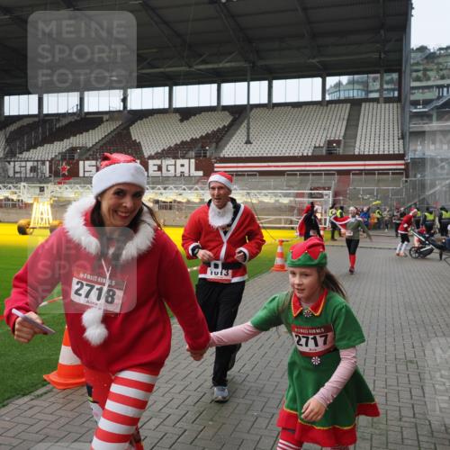 07.12.2025 - St. Pauli X-Mass-Run No. 15 Fabian Wolf http://msf.ph/oto/9421963 07.12.2025 11:48:48 Ziel 1613, 1891, 1911, 1966, 1967, 2008, 2075, 2148, 2717, 2718, 3023, 3388, 3926, 4134 meine-sportfotos.de