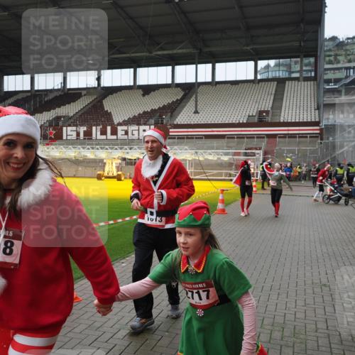 07.12.2025 - St. Pauli X-Mass-Run No. 15 Fabian Wolf http://msf.ph/oto/9421964 07.12.2025 11:48:48 Ziel 1613, 1891, 1911, 1966, 1967, 2008, 2075, 2148, 2717, 2718, 3023, 3388, 3926, 4134 meine-sportfotos.de