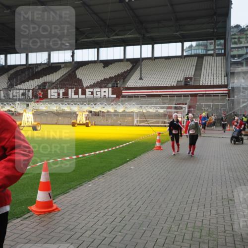 07.12.2025 - St. Pauli X-Mass-Run No. 15 Fabian Wolf http://msf.ph/oto/9421965 07.12.2025 11:48:49 Ziel 244, 1613, 1891, 1911, 1966, 1967, 2008, 2075, 2148, 2717, 2718, 3023, 3388, 3926, 4134 meine-sportfotos.de