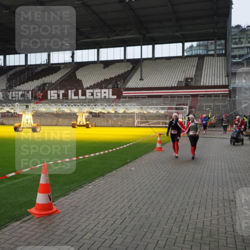 07.12.2025 - St. Pauli X-Mass-Run No. 15 Fabian Wolf http://msf.ph/oto/9421966 07.12.2025 11:48:49 Ziel 244, 1613, 1891, 1911, 1966, 1967, 2008, 2075, 2148, 2717, 2718, 3023, 3388, 3926, 4134 meine-sportfotos.de
