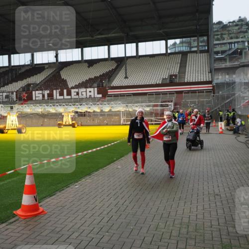 07.12.2025 - St. Pauli X-Mass-Run No. 15 Fabian Wolf http://msf.ph/oto/9421971 07.12.2025 11:48:51 Ziel 146, 244, 1613, 1891, 1966, 1967, 2008, 2075, 2148, 2717, 2718, 3023, 3388, 3926 meine-sportfotos.de
