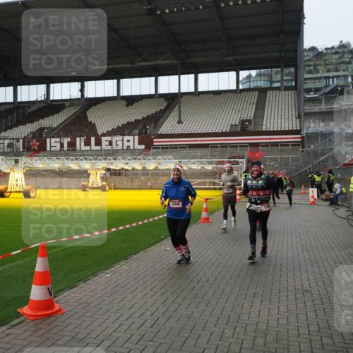 07.12.2025 - St. Pauli X-Mass-Run No. 15 Fabian Wolf http://msf.ph/oto/9422001 07.12.2025 11:48:58 Ziel 24, 146, 244, 548, 701, 703, 1613, 1966, 1967, 2717, 2718 meine-sportfotos.de
