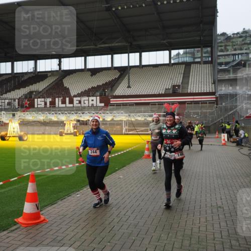 07.12.2025 - St. Pauli X-Mass-Run No. 15 Fabian Wolf http://msf.ph/oto/9422004 07.12.2025 11:48:59 Ziel 24, 146, 244, 548, 701, 703, 1966, 1967, 2717, 2718 meine-sportfotos.de