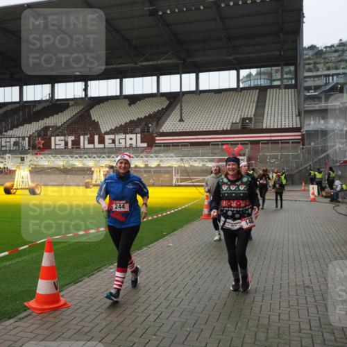 07.12.2025 - St. Pauli X-Mass-Run No. 15 Fabian Wolf http://msf.ph/oto/9422005 07.12.2025 11:48:59 Ziel 24, 146, 244, 548, 701, 703, 1966, 1967, 2717, 2718 meine-sportfotos.de