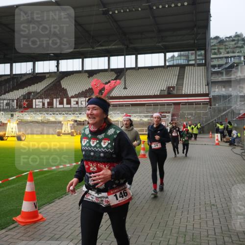 07.12.2025 - St. Pauli X-Mass-Run No. 15 Fabian Wolf http://msf.ph/oto/9422010 07.12.2025 11:49:00 Ziel 24, 146, 244, 548, 701, 703, 1966, 1967 meine-sportfotos.de