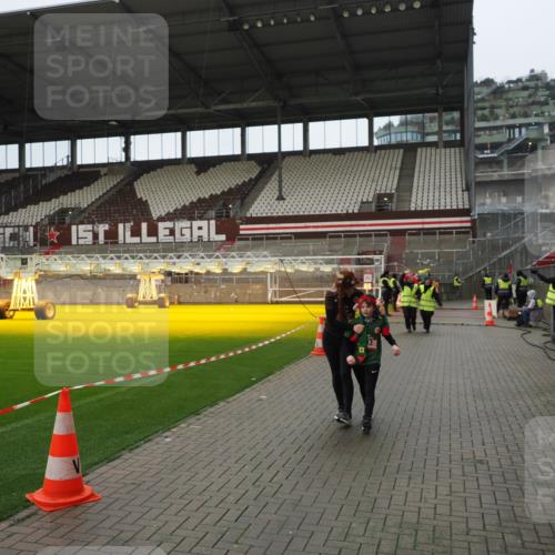 07.12.2025 - St. Pauli X-Mass-Run No. 15 Fabian Wolf http://msf.ph/oto/9422020 07.12.2025 11:49:04 Ziel 24, 146, 244, 548, 701, 703 meine-sportfotos.de