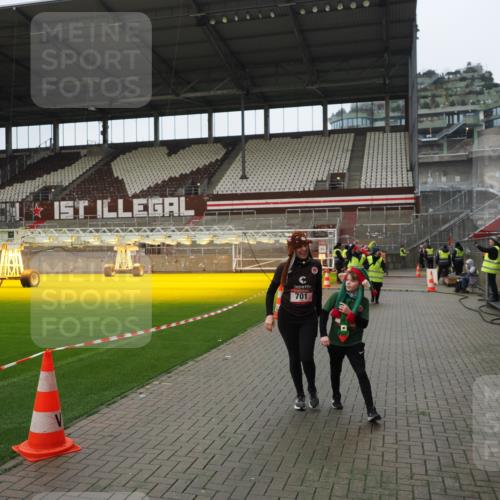 07.12.2025 - St. Pauli X-Mass-Run No. 15 Fabian Wolf http://msf.ph/oto/9422024 07.12.2025 11:49:05 Ziel 24, 146, 244, 548, 701, 703 meine-sportfotos.de