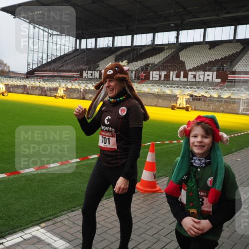 07.12.2025 - St. Pauli X-Mass-Run No. 15 Fabian Wolf http://msf.ph/oto/9422035 07.12.2025 11:49:07 Ziel 24, 146, 244, 548, 701, 703 meine-sportfotos.de