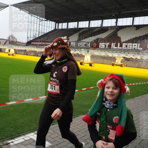 07.12.2025 - St. Pauli X-Mass-Run No. 15 Fabian Wolf http://msf.ph/oto/9422036 07.12.2025 11:49:07 Ziel 24, 146, 244, 548, 701, 703 meine-sportfotos.de