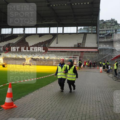 07.12.2025 - St. Pauli X-Mass-Run No. 15 Fabian Wolf http://msf.ph/oto/9422037 07.12.2025 11:49:09 Ziel 24, 146, 244, 548, 701, 703 meine-sportfotos.de