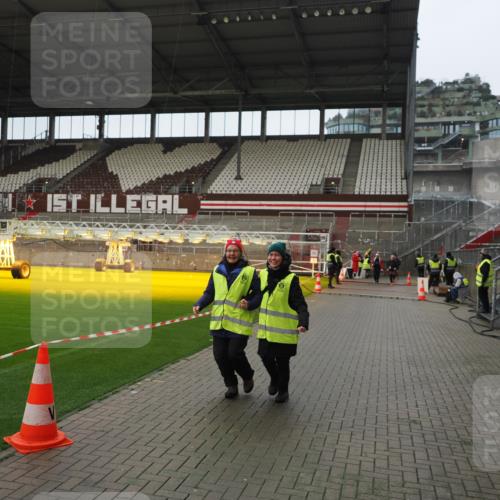 07.12.2025 - St. Pauli X-Mass-Run No. 15 Fabian Wolf http://msf.ph/oto/9422039 07.12.2025 11:49:09 Ziel 24, 146, 244, 548, 701, 703 meine-sportfotos.de