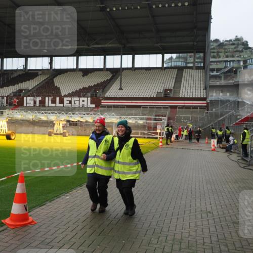 07.12.2025 - St. Pauli X-Mass-Run No. 15 Fabian Wolf http://msf.ph/oto/9422041 07.12.2025 11:49:10 Ziel 24, 146, 548, 701, 703 meine-sportfotos.de