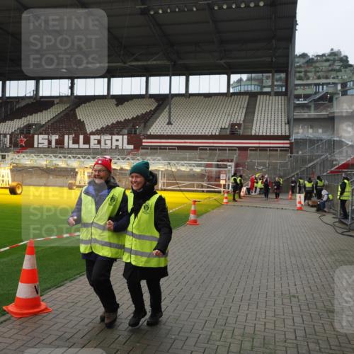 07.12.2025 - St. Pauli X-Mass-Run No. 15 Fabian Wolf http://msf.ph/oto/9422043 07.12.2025 11:49:10 Ziel 24, 146, 548, 701, 703 meine-sportfotos.de