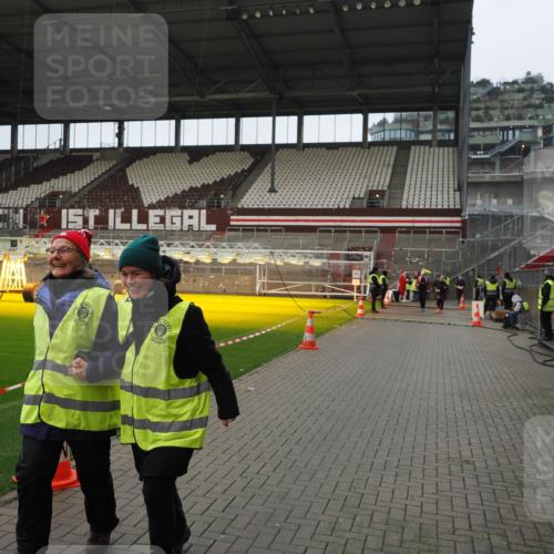 07.12.2025 - St. Pauli X-Mass-Run No. 15 Fabian Wolf http://msf.ph/oto/9422045 07.12.2025 11:49:10 Ziel 24, 146, 548, 701, 703 meine-sportfotos.de