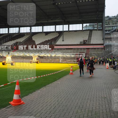 07.12.2025 - St. Pauli X-Mass-Run No. 15 Fabian Wolf http://msf.ph/oto/9422049 07.12.2025 11:49:17 Ziel 360, 701, 703, 1992, 1993, 4601 meine-sportfotos.de