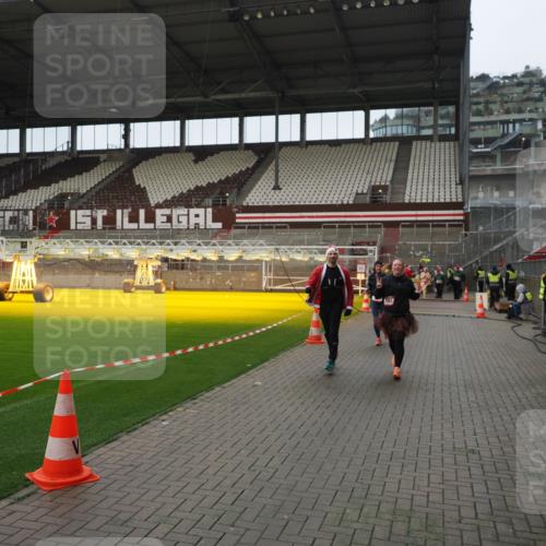 07.12.2025 - St. Pauli X-Mass-Run No. 15 Fabian Wolf http://msf.ph/oto/9422051 07.12.2025 11:49:18 Ziel 360, 1992, 1993, 4601 meine-sportfotos.de