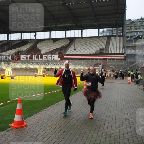 07.12.2025 - St. Pauli X-Mass-Run No. 15 Fabian Wolf http://msf.ph/oto/9422056 07.12.2025 11:49:20 Ziel 360, 1992, 1993, 4601 meine-sportfotos.de