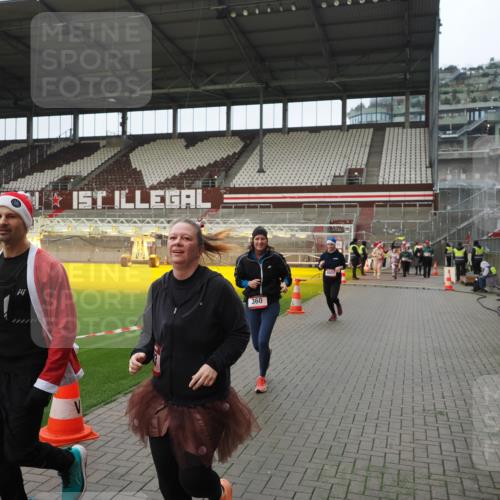 07.12.2025 - St. Pauli X-Mass-Run No. 15 Fabian Wolf http://msf.ph/oto/9422062 07.12.2025 11:49:21 Ziel 360, 1992, 1993, 3421, 3424, 4601, 4643 meine-sportfotos.de