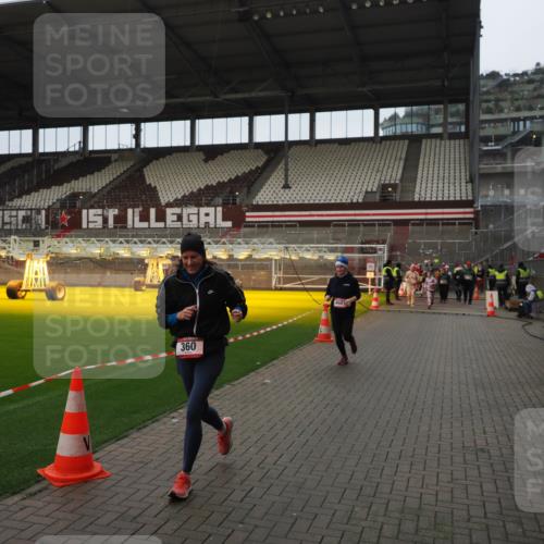 07.12.2025 - St. Pauli X-Mass-Run No. 15 Fabian Wolf http://msf.ph/oto/9422064 07.12.2025 11:49:22 Ziel 360, 1992, 1993, 2344, 3421, 3424, 4601, 4643, 4646 meine-sportfotos.de