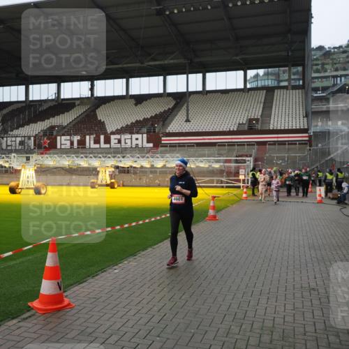 07.12.2025 - St. Pauli X-Mass-Run No. 15 Fabian Wolf http://msf.ph/oto/9422067 07.12.2025 11:49:23 Ziel 360, 1992, 1993, 2003, 2344, 2346, 3421, 3424, 4601, 4643, 4646 meine-sportfotos.de