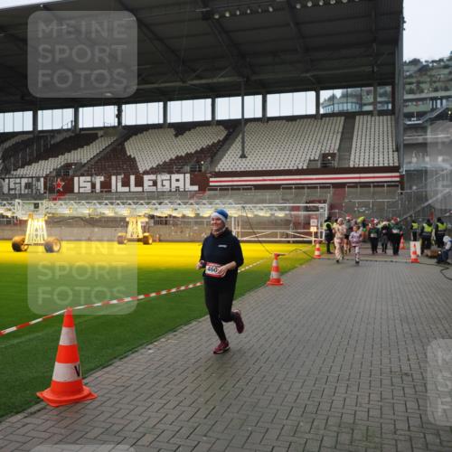 07.12.2025 - St. Pauli X-Mass-Run No. 15 Fabian Wolf http://msf.ph/oto/9422068 07.12.2025 11:49:23 Ziel 360, 1992, 1993, 2003, 2344, 2346, 3421, 3424, 4601, 4643, 4646 meine-sportfotos.de