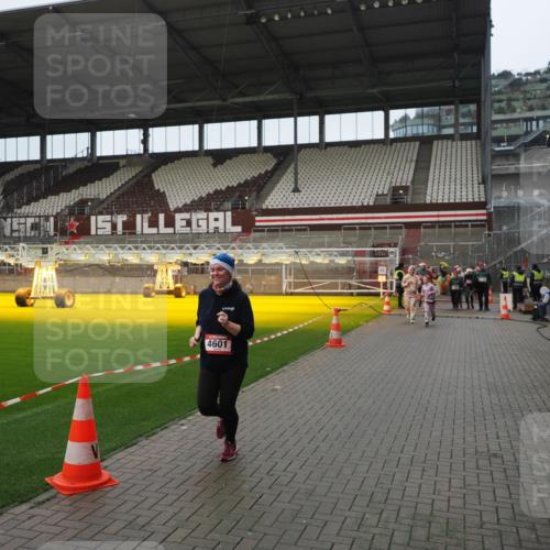 07.12.2025 - St. Pauli X-Mass-Run No. 15 Fabian Wolf http://msf.ph/oto/9422070 07.12.2025 11:49:24 Ziel 360, 1992, 1993, 2003, 2344, 2346, 3421, 3424, 4601, 4643, 4646 meine-sportfotos.de