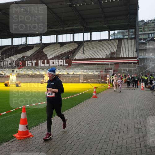 07.12.2025 - St. Pauli X-Mass-Run No. 15 Fabian Wolf http://msf.ph/oto/9422071 07.12.2025 11:49:24 Ziel 360, 1992, 1993, 2003, 2344, 2346, 3421, 3424, 4601, 4643, 4646 meine-sportfotos.de