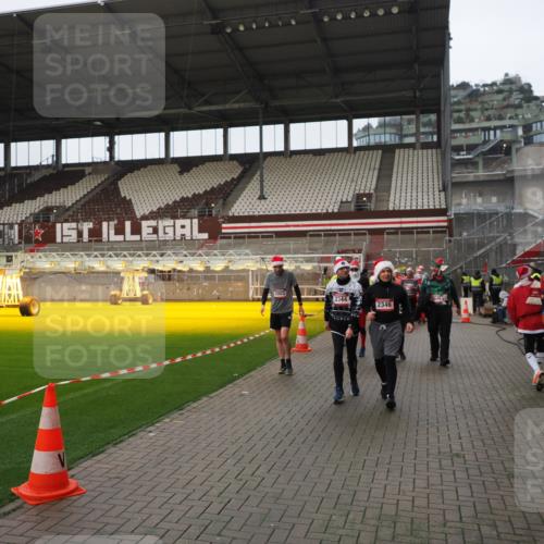 07.12.2025 - St. Pauli X-Mass-Run No. 15 Fabian Wolf http://msf.ph/oto/9422092 07.12.2025 11:49:33 Ziel 2003, 2344, 2346, 2444, 2445, 2853, 2911, 3180, 3183, 3421, 3424, 3665, 3685, 3914, 3915, 4601, 4643, 4646 meine-sportfotos.de