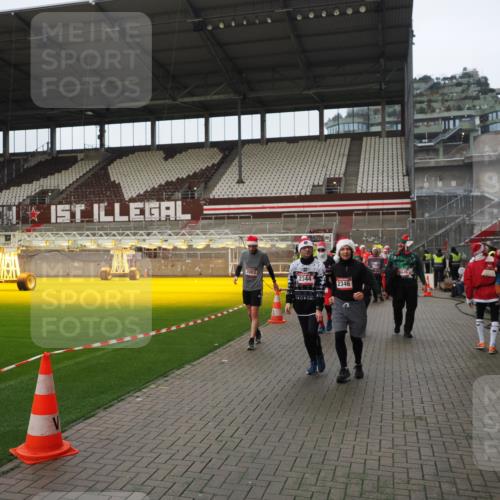 07.12.2025 - St. Pauli X-Mass-Run No. 15 Fabian Wolf http://msf.ph/oto/9422093 07.12.2025 11:49:34 Ziel 2003, 2344, 2346, 2444, 2445, 2853, 2911, 3180, 3183, 3421, 3424, 3665, 3685, 3914, 3915, 4601, 4643, 4646 meine-sportfotos.de