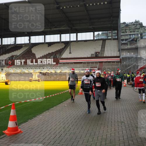 07.12.2025 - St. Pauli X-Mass-Run No. 15 Fabian Wolf http://msf.ph/oto/9422094 07.12.2025 11:49:34 Ziel 2003, 2344, 2346, 2444, 2445, 2853, 2911, 3180, 3183, 3421, 3424, 3665, 3685, 3914, 3915, 4601, 4643, 4646 meine-sportfotos.de