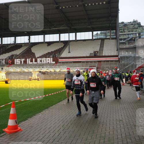 07.12.2025 - St. Pauli X-Mass-Run No. 15 Fabian Wolf http://msf.ph/oto/9422095 07.12.2025 11:49:34 Ziel 2003, 2344, 2346, 2444, 2445, 2853, 2911, 3180, 3183, 3421, 3424, 3665, 3685, 3914, 3915, 4601, 4643, 4646 meine-sportfotos.de