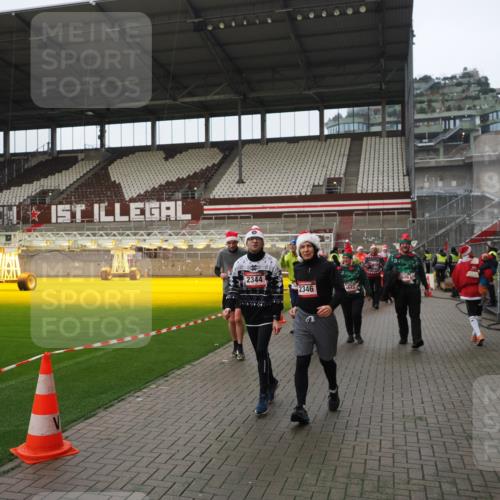07.12.2025 - St. Pauli X-Mass-Run No. 15 Fabian Wolf http://msf.ph/oto/9422096 07.12.2025 11:49:34 Ziel 2003, 2344, 2346, 2444, 2445, 2853, 2911, 3180, 3183, 3421, 3424, 3665, 3685, 3914, 3915, 4601, 4643, 4646 meine-sportfotos.de