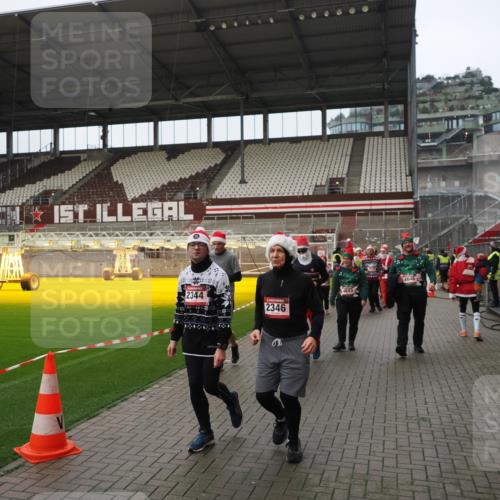 07.12.2025 - St. Pauli X-Mass-Run No. 15 Fabian Wolf http://msf.ph/oto/9422098 07.12.2025 11:49:35 Ziel 2003, 2344, 2346, 2444, 2445, 2853, 2911, 3180, 3183, 3421, 3424, 3665, 3685, 3914, 3915, 4601, 4643, 4646 meine-sportfotos.de